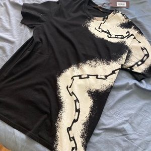 Authentic XL Louis Vuitton Spray Chain Print